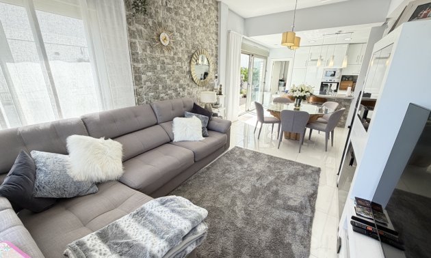 Resale - Villa -
Orihuela Costa - Villamartin