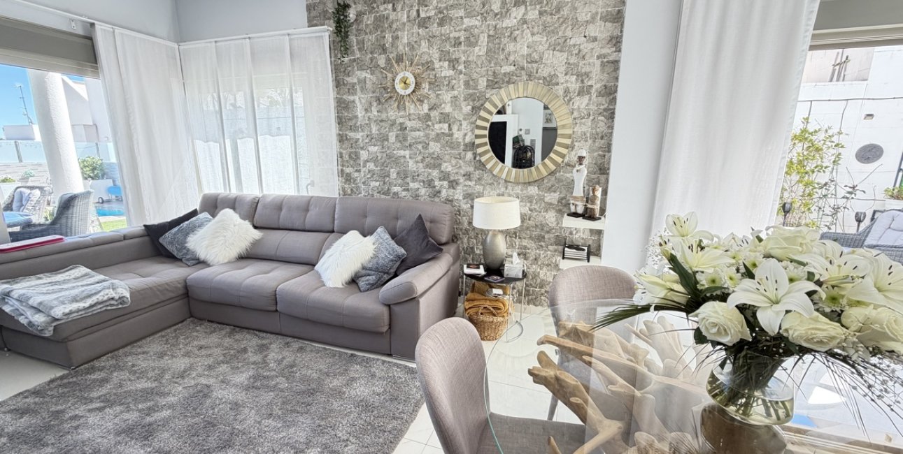 Resale - Villa -
Orihuela Costa - Villamartin