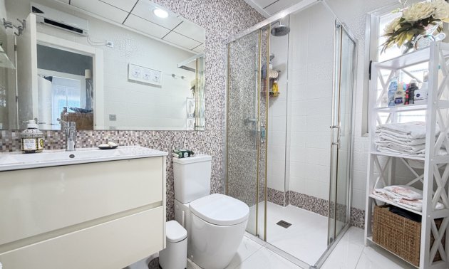 Resale - Villa -
Orihuela Costa - Villamartin