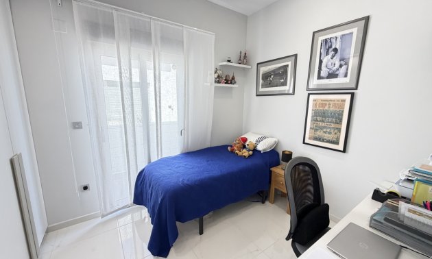 Resale - Villa -
Orihuela Costa - Villamartin
