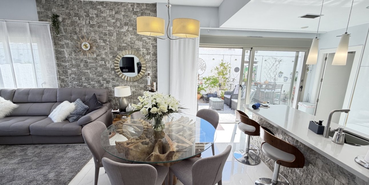 Resale - Villa -
Orihuela Costa - Villamartin