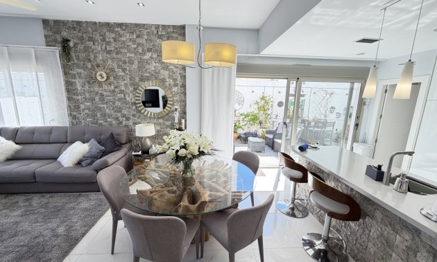 Resale - Villa -
Orihuela Costa - Villamartin