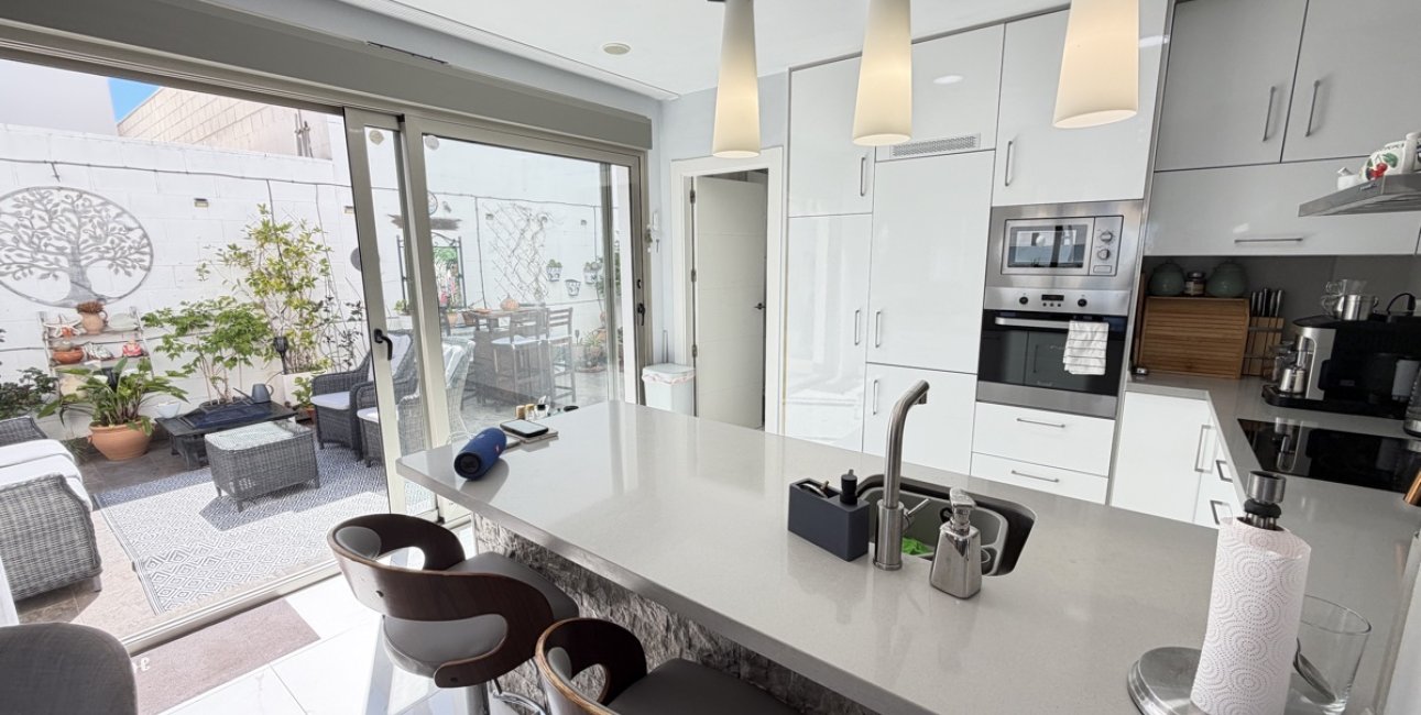 Resale - Villa -
Orihuela Costa - Villamartin