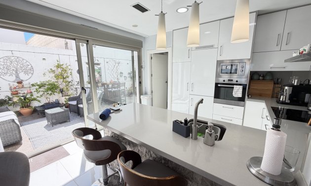 Resale - Villa -
Orihuela Costa - Villamartin