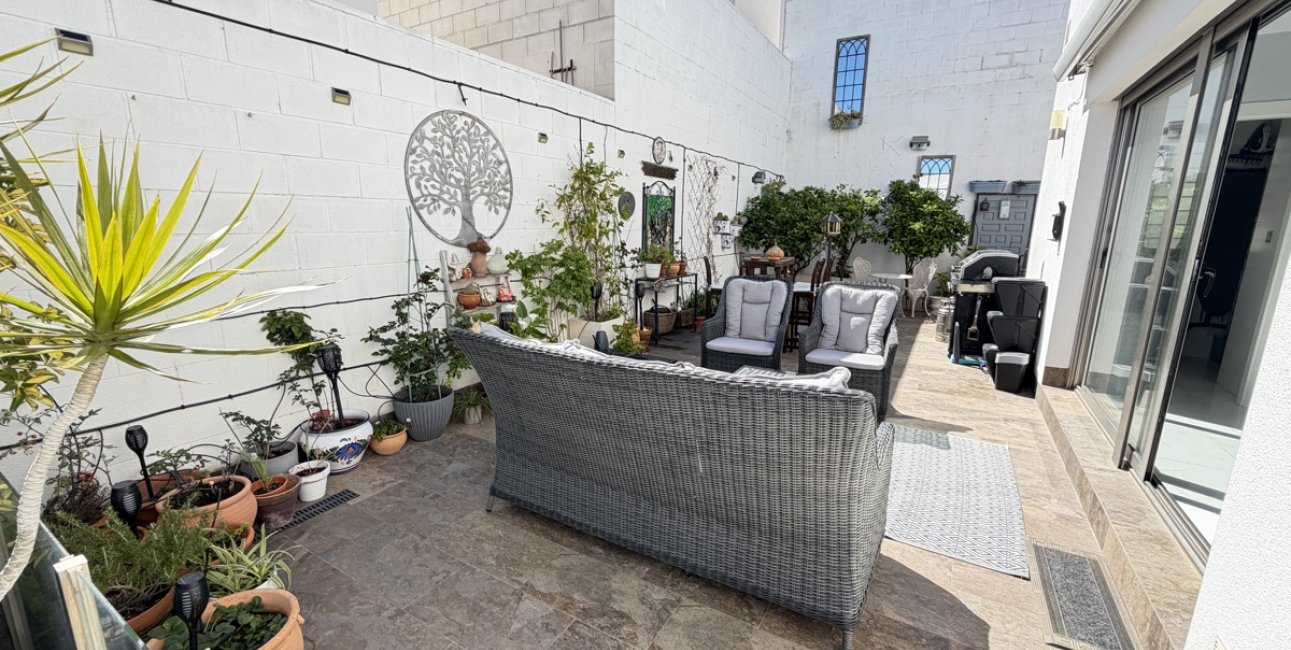 Resale - Villa -
Orihuela Costa - Villamartin