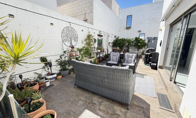 Resale - Villa -
Orihuela Costa - Villamartin