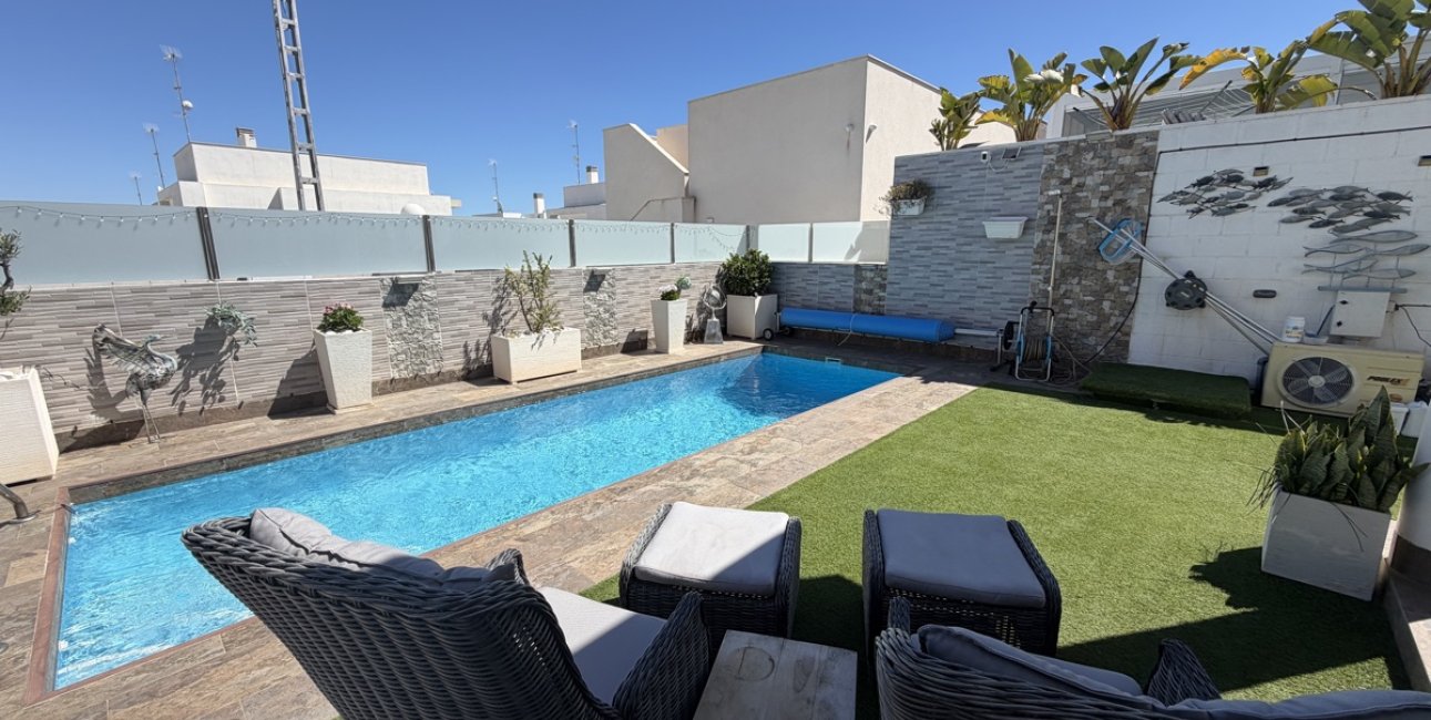 Resale - Villa -
Orihuela Costa - Villamartin
