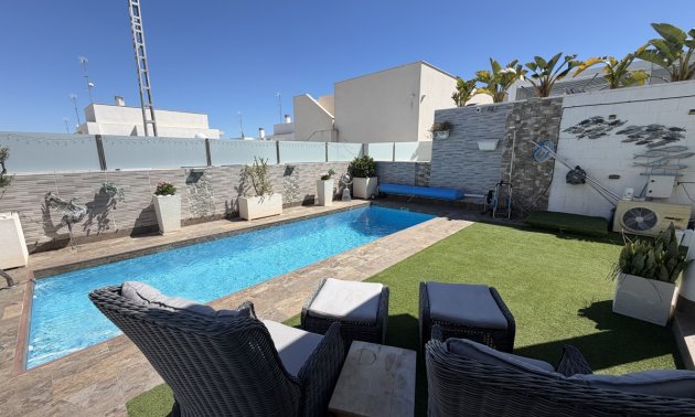 Resale - Villa -
Orihuela Costa - Villamartin