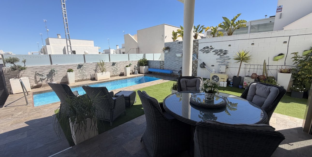 Resale - Villa -
Orihuela Costa - Villamartin