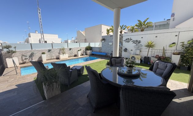 Resale - Villa -
Orihuela Costa - Villamartin