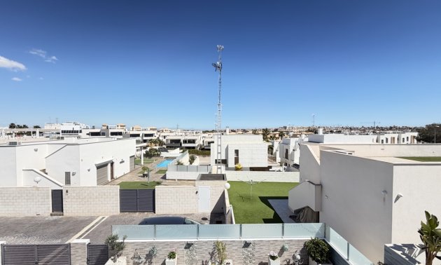 Resale - Villa -
Orihuela Costa - Villamartin