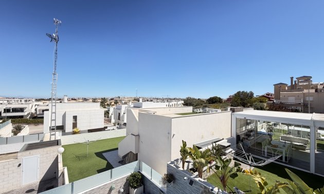 Resale - Villa -
Orihuela Costa - Villamartin