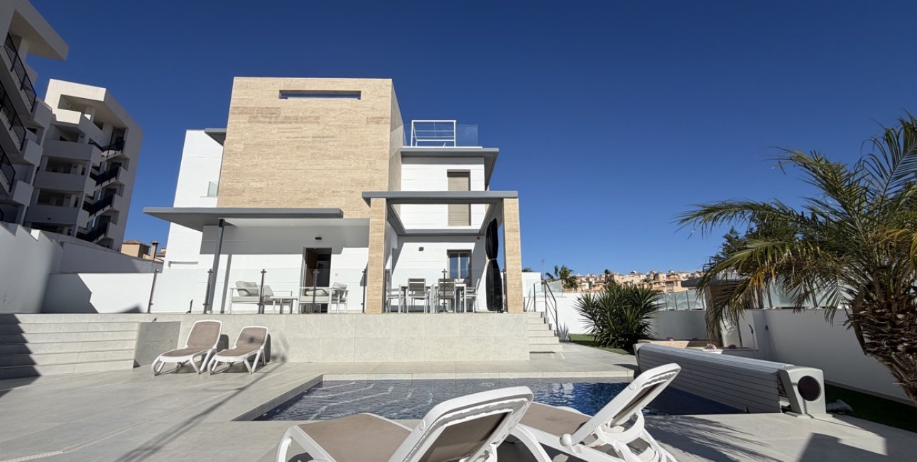 Resale - Villa -
Orihuela Costa - Villamartin