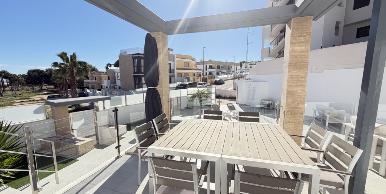 Resale - Villa -
Orihuela Costa - Villamartin