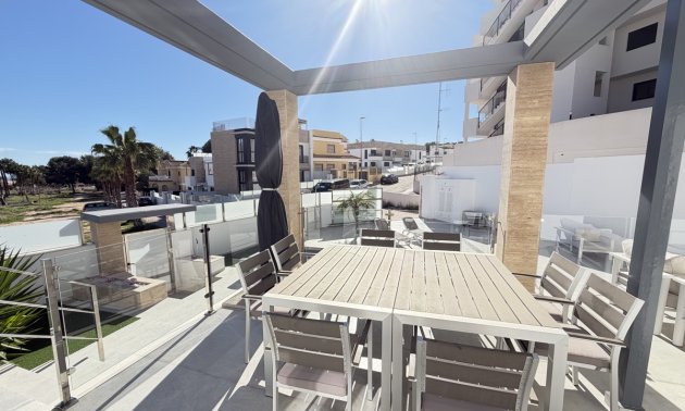 Resale - Villa -
Orihuela Costa - Villamartin