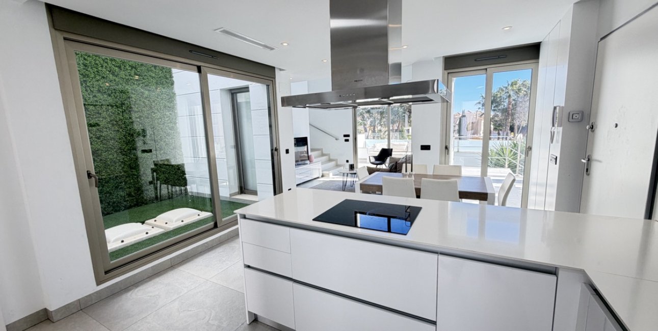 Resale - Villa -
Orihuela Costa - Villamartin