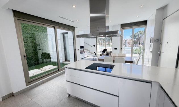 Resale - Villa -
Orihuela Costa - Villamartin