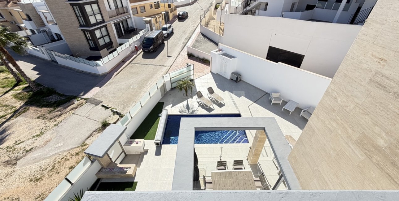 Resale - Villa -
Orihuela Costa - Villamartin