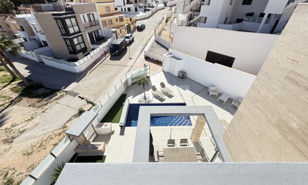Resale - Villa -
Orihuela Costa - Villamartin