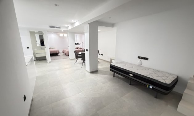 Resale - Villa -
Orihuela Costa - Villamartin