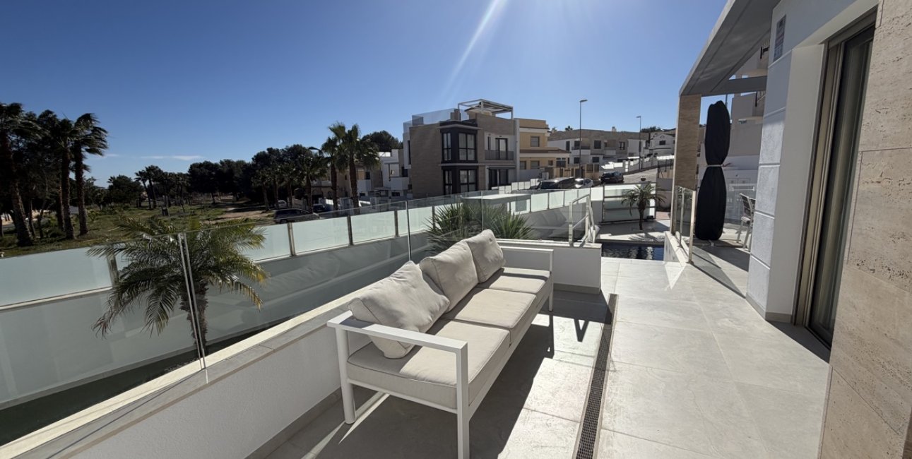 Resale - Villa -
Orihuela Costa - Villamartin