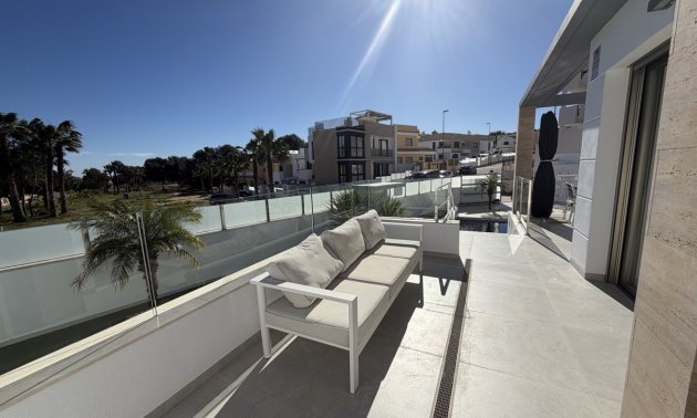 Resale - Villa -
Orihuela Costa - Villamartin