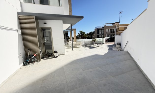 Resale - Villa -
Orihuela Costa - Villamartin