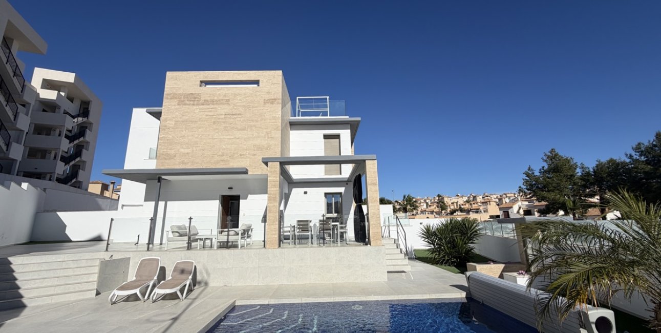 Resale - Villa -
Orihuela Costa - Villamartin