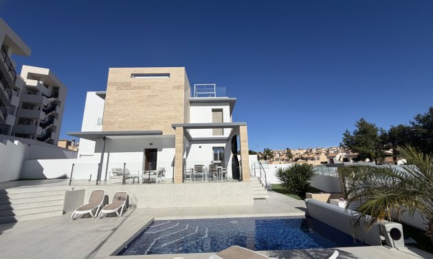 Resale - Villa -
Orihuela Costa - Villamartin