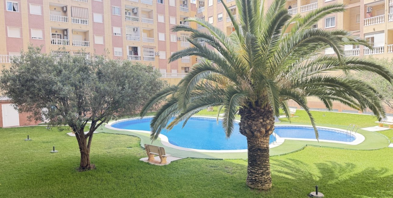 Resale - Apartment / flat -
Torrevieja - Torrevieja - Centre