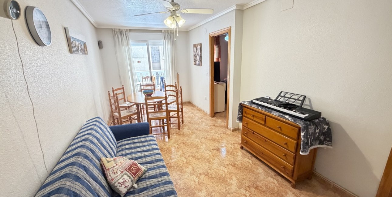 Resale - Apartment / flat -
Torrevieja - Torrevieja - Centre