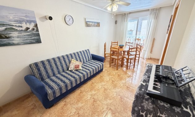 Resale - Apartment / flat -
Torrevieja - Torrevieja - Centre