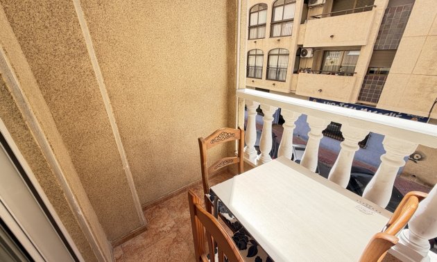 Resale - Apartment / flat -
Torrevieja - Torrevieja - Centre