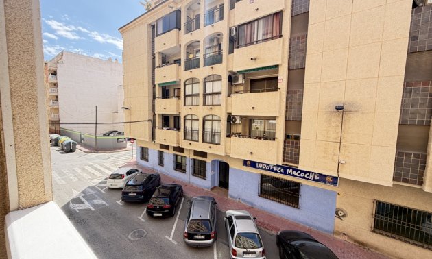 Resale - Apartment / flat -
Torrevieja - Torrevieja - Centre