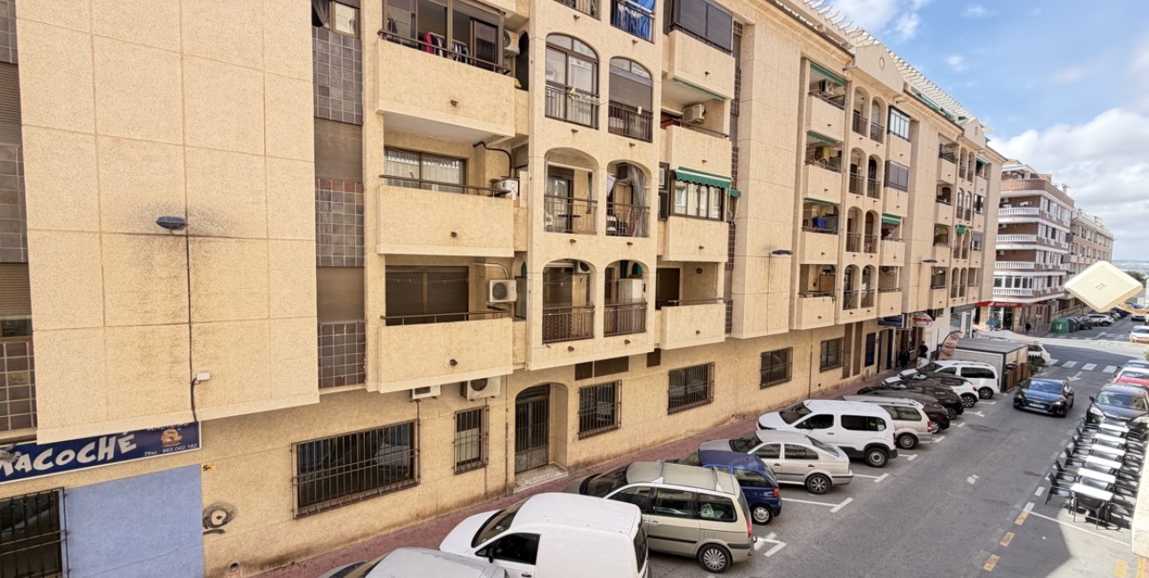 Resale - Apartment / flat -
Torrevieja - Torrevieja - Centre