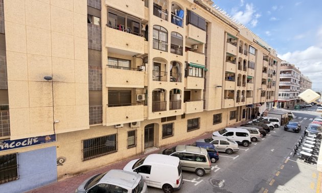 Resale - Apartment / flat -
Torrevieja - Torrevieja - Centre