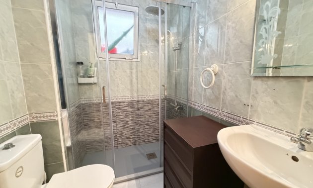 Resale - Apartment / flat -
Torrevieja - Torrevieja - Centre