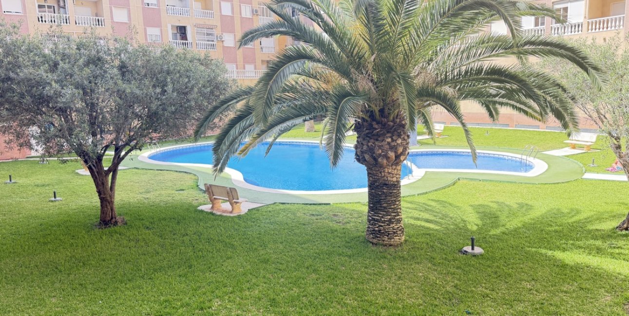Resale - Apartment / flat -
Torrevieja - Torrevieja - Centre
