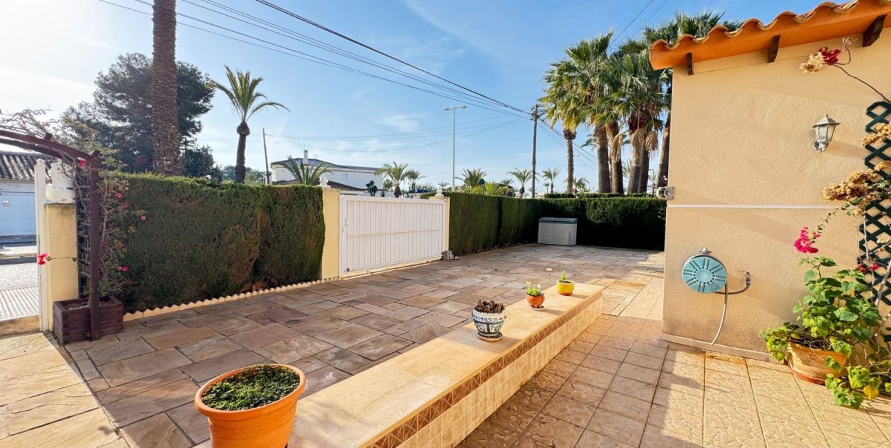 Resale - Villa -
Orihuela Costa - Cabo Roig