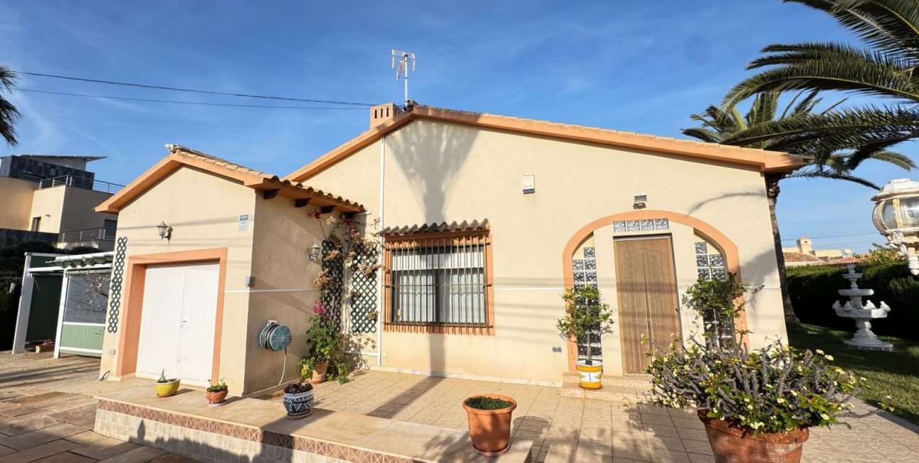 Resale - Villa -
Orihuela Costa - Cabo Roig