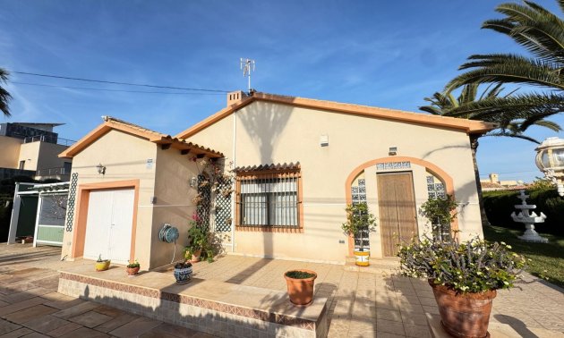 Resale - Villa -
Orihuela Costa - Cabo Roig