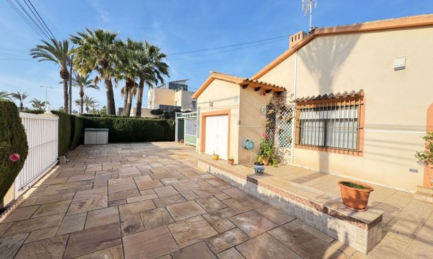 Resale - Villa -
Orihuela Costa - Cabo Roig