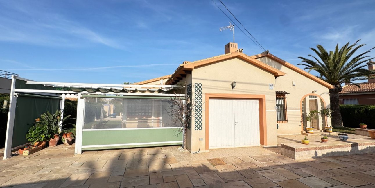 Resale - Villa -
Orihuela Costa - Cabo Roig