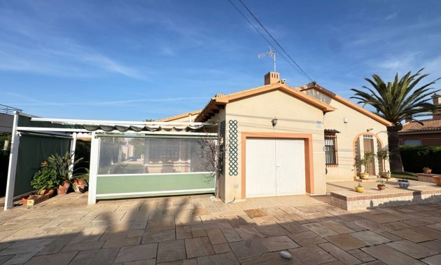 Resale - Villa -
Orihuela Costa - Cabo Roig
