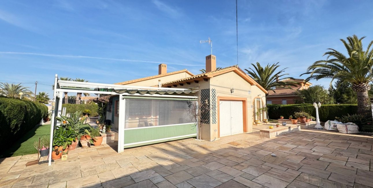 Resale - Villa -
Orihuela Costa - Cabo Roig