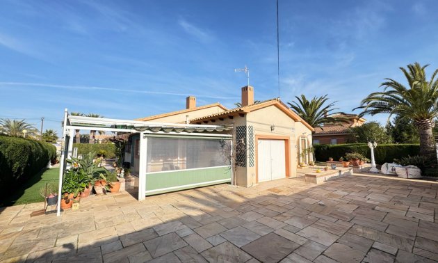 Resale - Villa -
Orihuela Costa - Cabo Roig