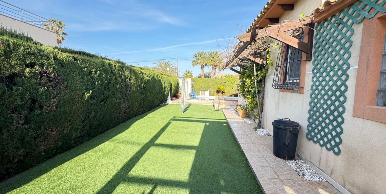 Resale - Villa -
Orihuela Costa - Cabo Roig