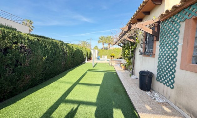 Resale - Villa -
Orihuela Costa - Cabo Roig