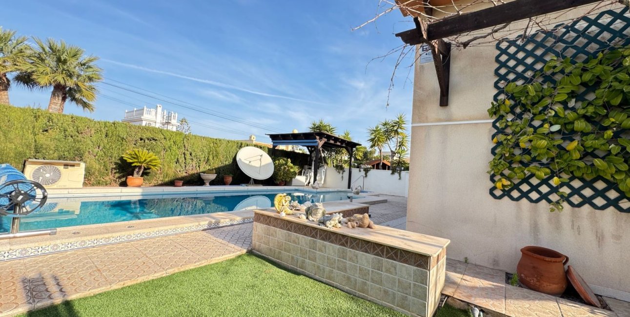 Resale - Villa -
Orihuela Costa - Cabo Roig