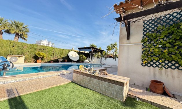 Resale - Villa -
Orihuela Costa - Cabo Roig